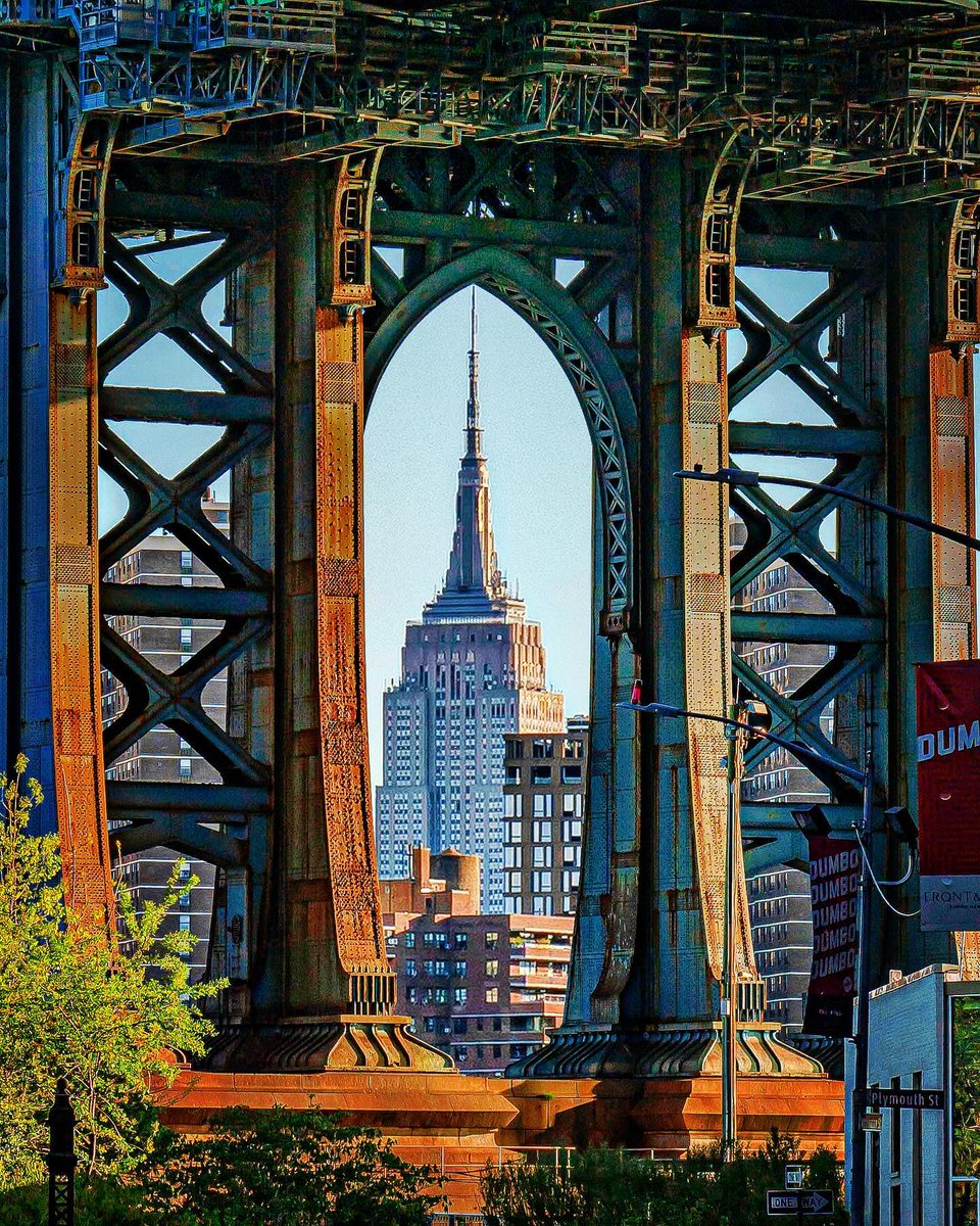EmpireStateBldg's tweet photo. I've been framed!

📷: mingomatic/IG https://t.co/5HQXuYvEbA