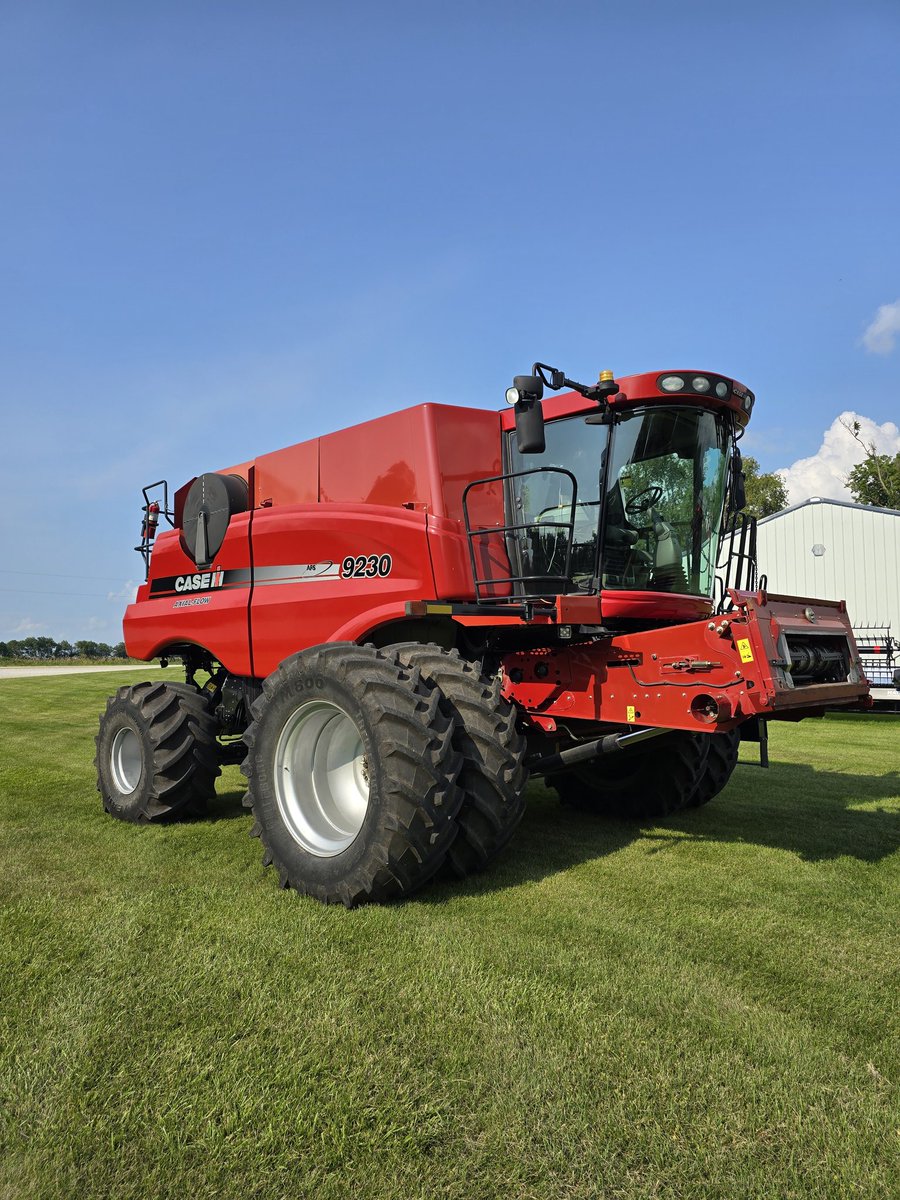 Z_Modlin88's tweet photo. 2012 Case IH 9230 for sale. 3400/2450 hrs. Crary big top bin extensions. Extender on auger. 90mm cylinders. Cross auger shut off control. Have more pictures and service info if wanted. Very clean machine. Asking $117,500. Call/text 515-360-2904. Retweets and shares appreciated! https://t.co/UiANeAsVBc