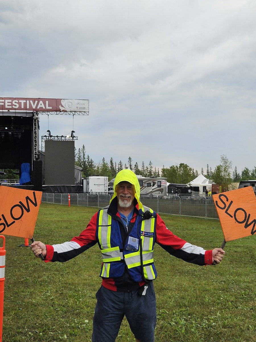 Doing my security shift <a href="/Winnipegfolk/">Winnipeg Folk Fest</a> #tarpshuffle
