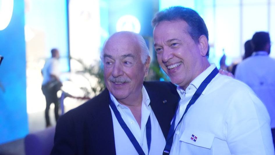 itobisono's tweet photo. El presidente @AndresPastrana_ ha forjado lazos importantes con nuestra nación, apoyando iniciativas de desarrollo y cooperación mutua. Su liderazgo y visión son una inspiración para todos nosotros, y nos honra con su participación en este impotante seminario.👏 https://t.co/qawSbD4C9a