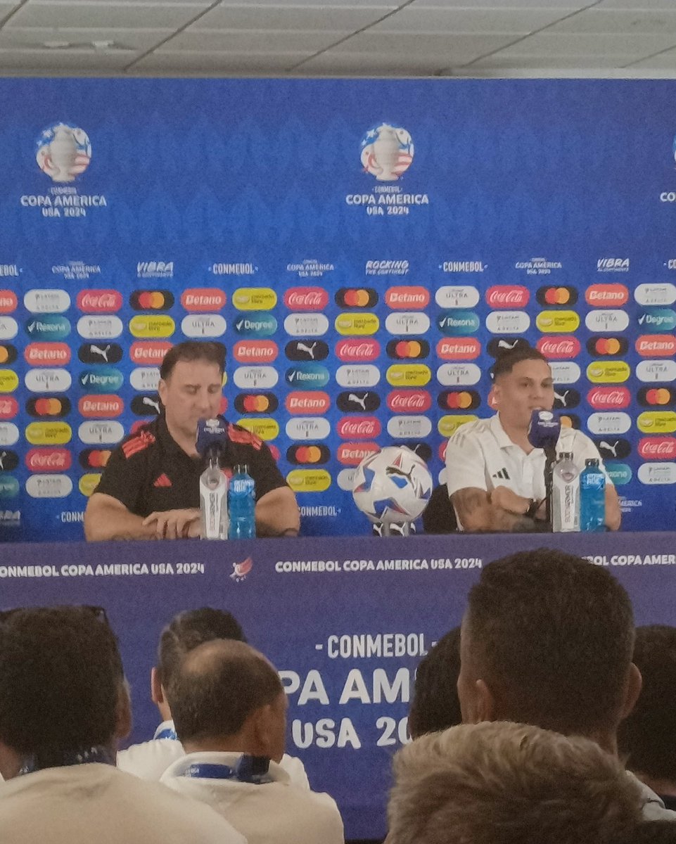 Ya en Rueda de Prensa con el DT Lorenzo de Colombia y Juanfer Quintero en el Hard Rock Stadium!