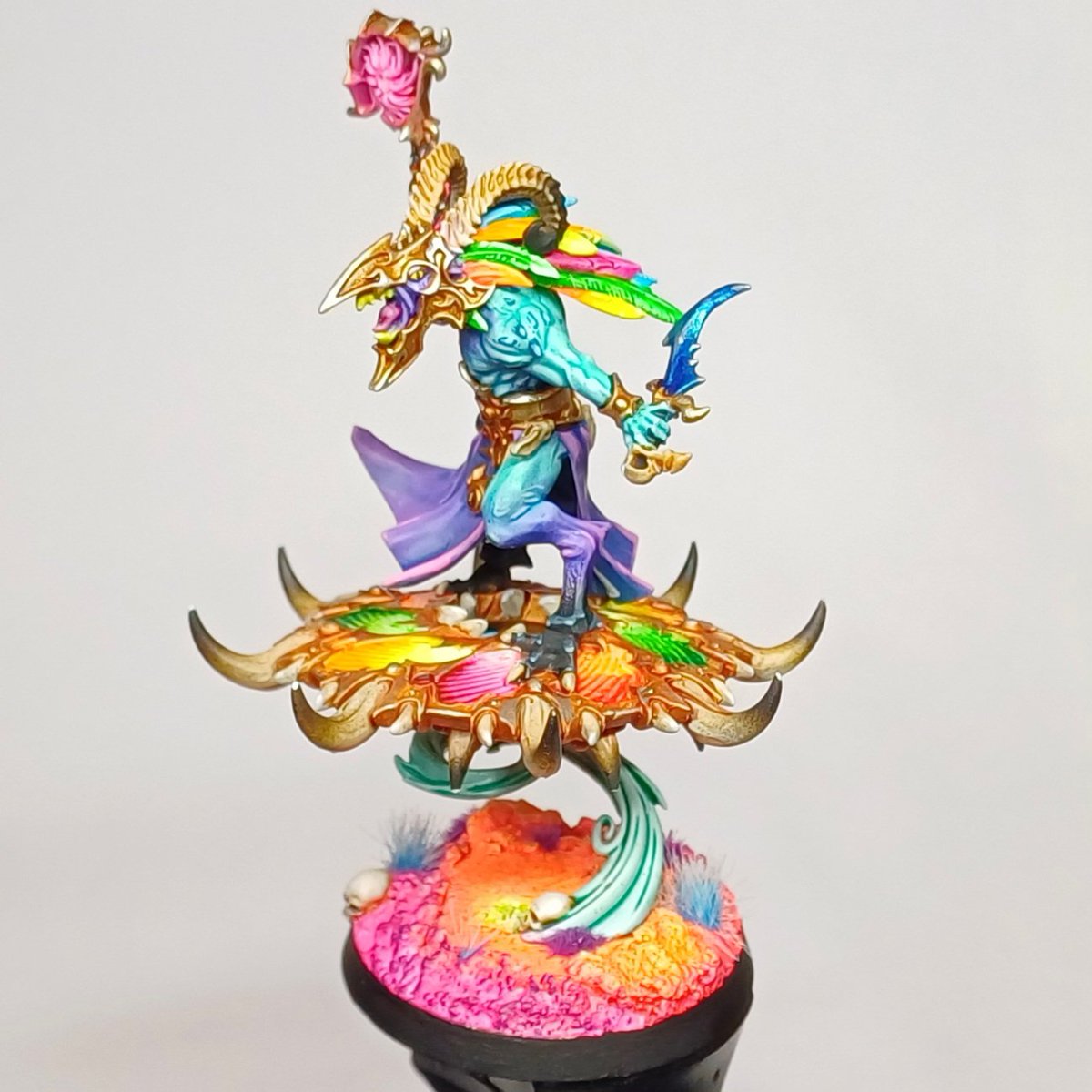 Willage_BPP's tweet photo. I've been painting a Tzangor Shaman the past few nights. This is such a cool model. 

#WarhammerCommunity #PaintingWarhammer #warhammer #40k #warhammer40000 #AgeOfSigmar #warmongers #miniaturepainting #skaventide https://t.co/ca1srWuNVT