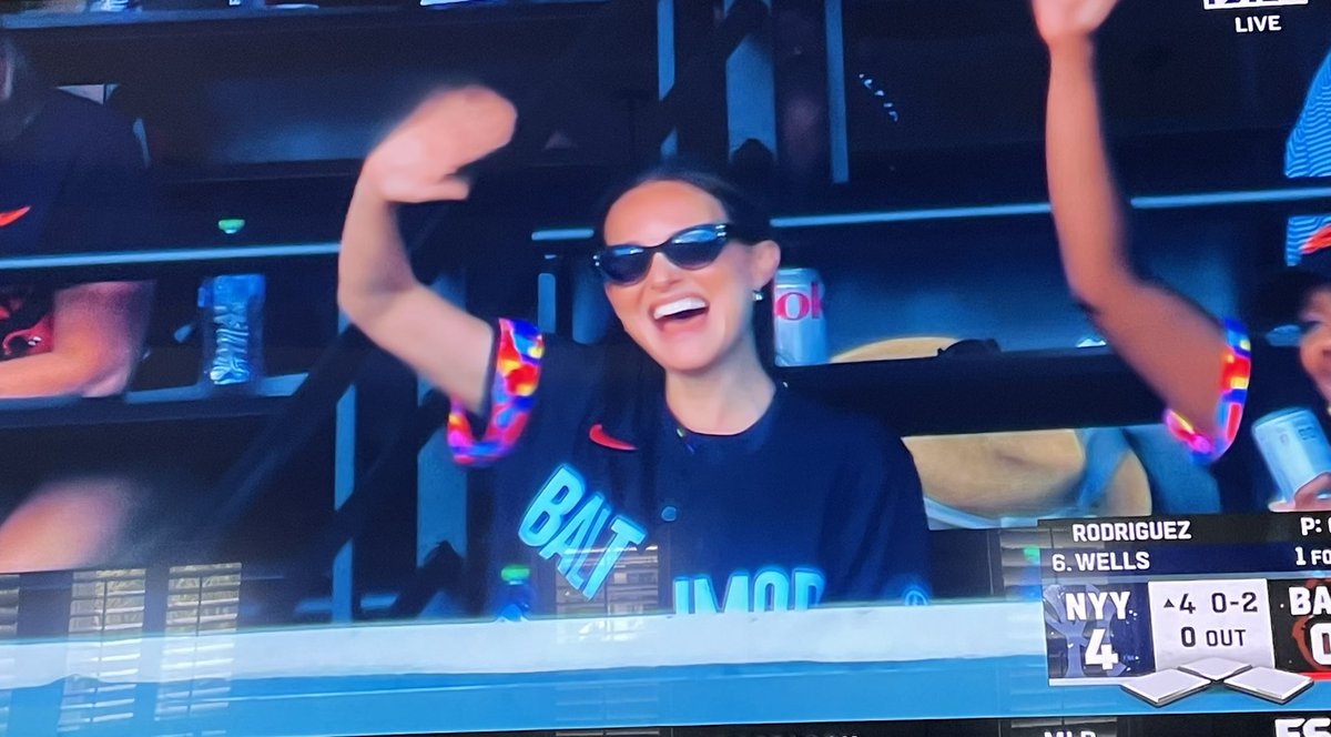 HahnsRodeo's tweet photo. Today I fell a little deeper in love with Natalie Portman #Birdland https://t.co/iWWDmRtWqi
