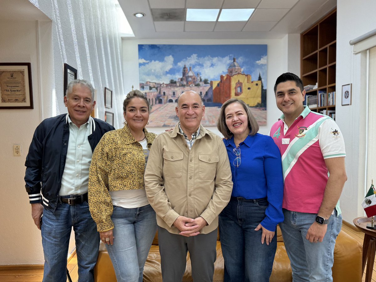 Con mucho gusto me reuní con mis compañeros representantes del <a href="/PRI_SLP/">PRI San Luis Potosí</a> en el Cabildo para dialogar y coordinar esfuerzos en beneficio de las y los potosinos.

Agradezco el respaldo, la colaboración y compromiso de todos para seguir construyendo esta gran ciudad.