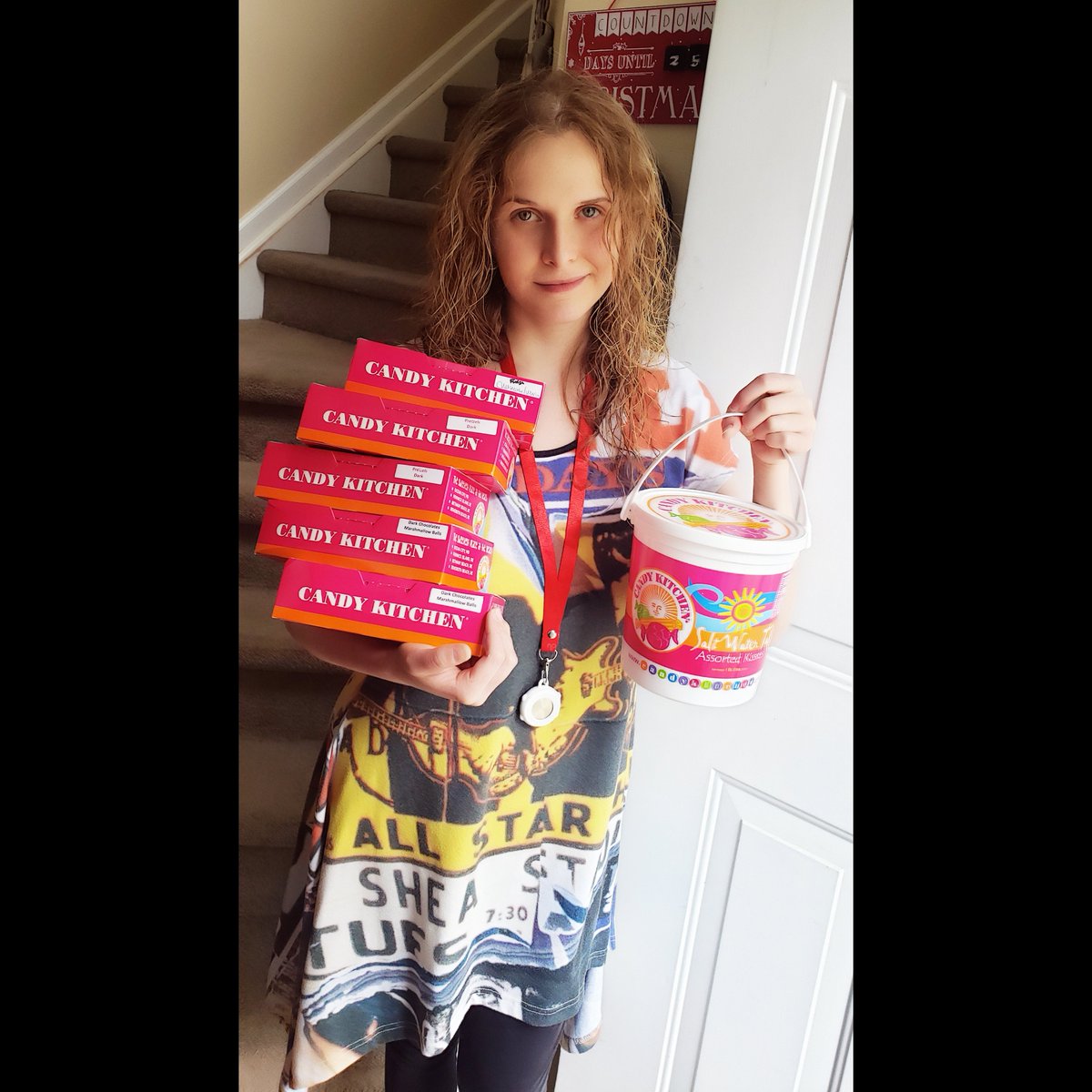 NatalieAPalumbo's tweet photo. Getting work done. Missing my Dad. Trying to make it good. 💙🎨📸🍭
@thebeatles @candykitchens #candykitchenshoppes #newyorknewyork #manhattan #maryland #marylandshore #thebeatlesanthology https://t.co/O1alvYbMeb