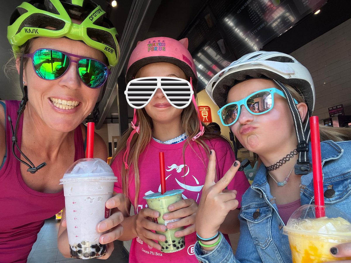 AKenreich's tweet photo. I looked down at a stoplight and realized I was getting some help from the kids on the back of my @RadPowerBikes Radwagon. #OneLessMinivan https://t.co/oVb9sEKTy7