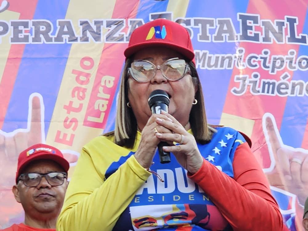 RSuarezPSUV's tweet photo. Así se movilizó el municipio Jiménez en apoyo a nuestro Pdte @NicolasMaduro 

Amor, compromiso y lealtad.

Con Bolivar y Chávez Nosotros Venceremos! https://t.co/WQPxZLybSi