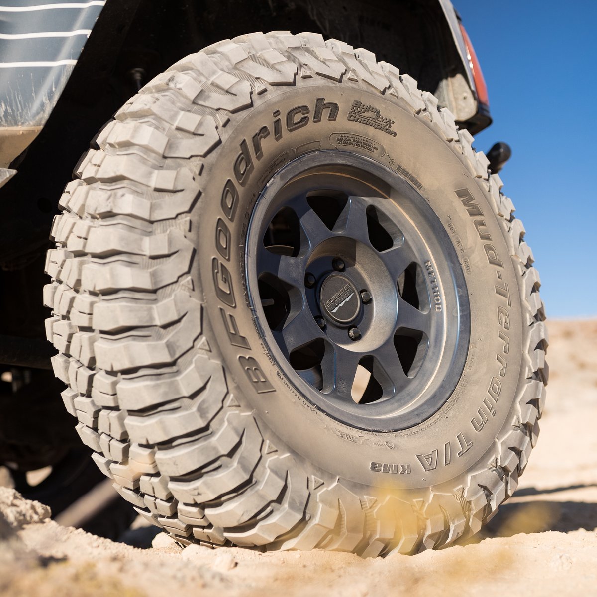 methodracewheel's tweet photo. Rate this Jeep Comanche rocking the #701 Bead Grip wheel 👀🔥
🚘️: @connortrent
#MethodRaceWheels #MRW #Method #OffroadWheels #Wheels #Offroad #LighterStrongerFaster #JeepComanche #Jeep #BeadGrip #BeadGripWheels https://t.co/F7uApq7iDv