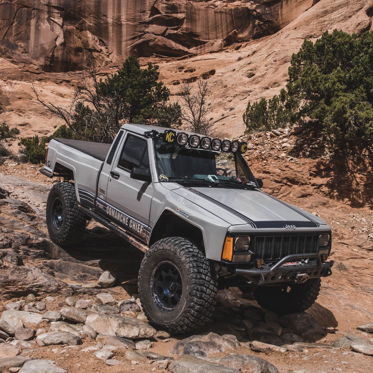 methodracewheel's tweet photo. Rate this Jeep Comanche rocking the #701 Bead Grip wheel 👀🔥
🚘️: @connortrent
#MethodRaceWheels #MRW #Method #OffroadWheels #Wheels #Offroad #LighterStrongerFaster #JeepComanche #Jeep #BeadGrip #BeadGripWheels https://t.co/F7uApq7iDv