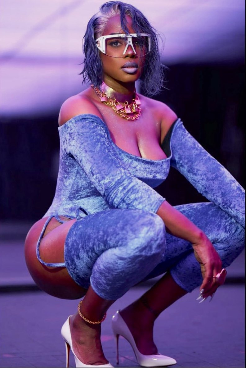 Inaper7ectworld's tweet photo. 🗣️”they say I shot my friend over a BAND….. AND.. imagine what I’d do to a 🅱️itch that I can’t stand…. right now I’m on the edge…..”‼️ -@RealRemyMa 🤌🏼✨ #OuttaControl ✨ #RemyMafia https://t.co/CMeckuoKqK