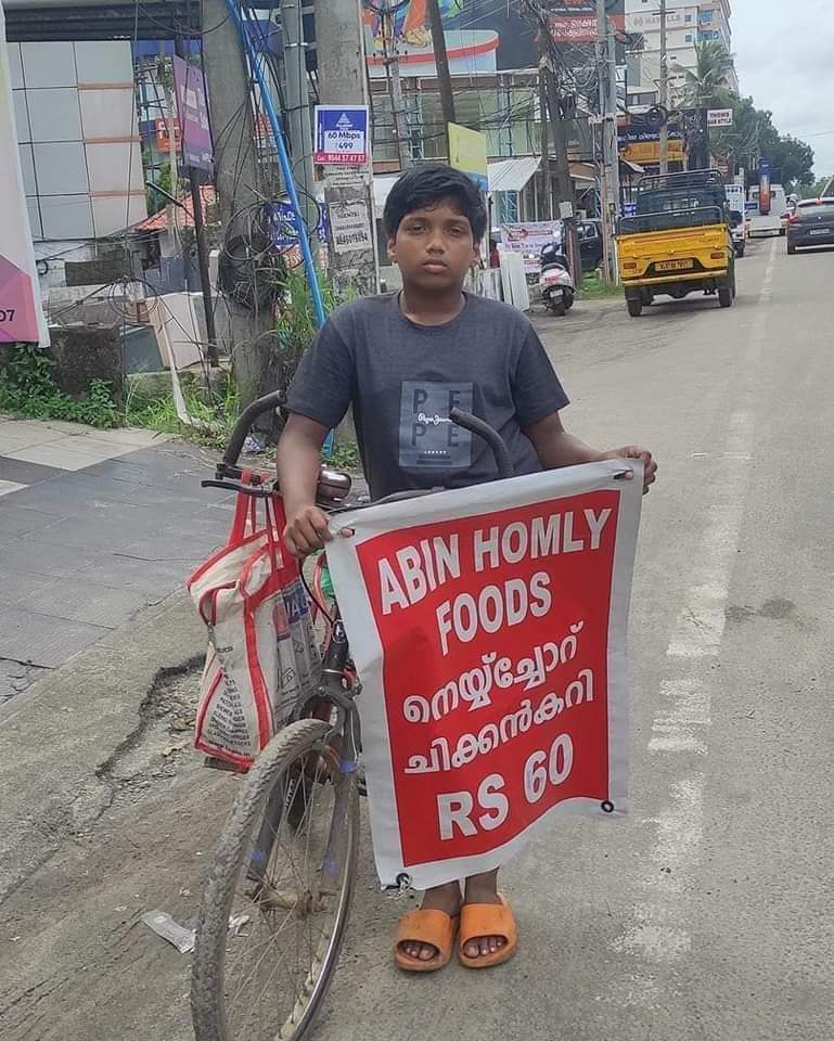 kuttappaye369's tweet photo. പാലാരിവട്ടം പാലത്തിന് (fly over) ഇടത് വശത്ത് താഴെ (വൈറ്റില - ഇടപ്പള്ളി ദിശയിൽ) നിൽപ്പുണ്ട്  ഈ കുട്ടി...ഈ വഴി പോകുന്ന ചങ്കുകൾ അവനെ support ചെയ്യുക.🙏 https://t.co/19Fkb0RHrg