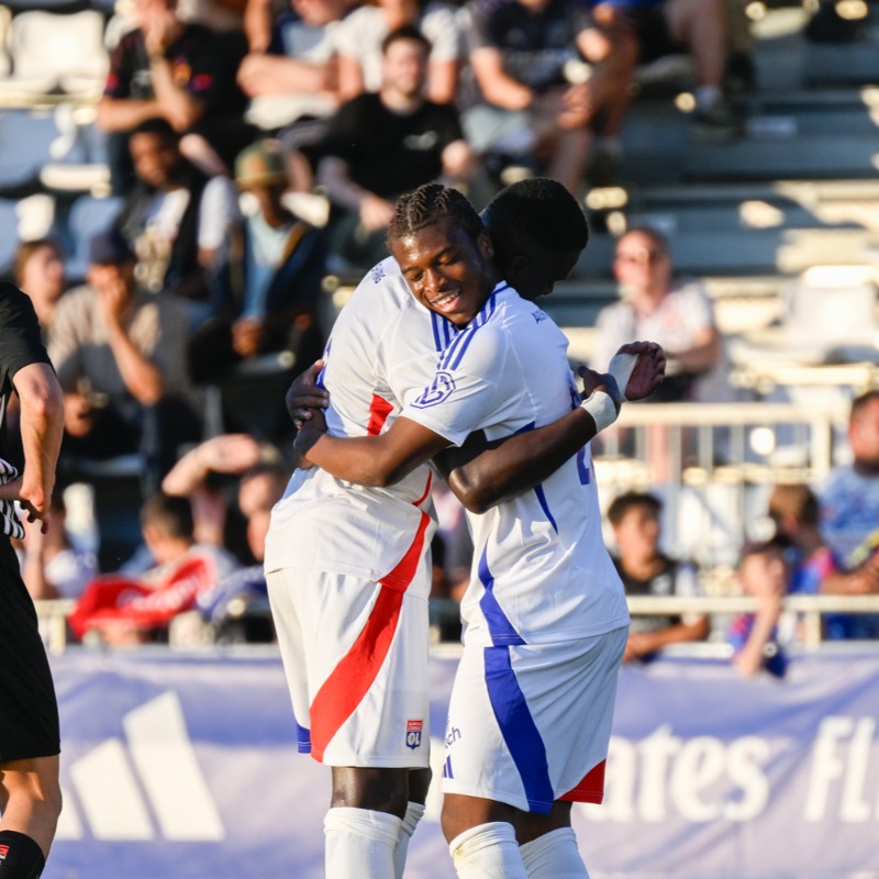 OL's tweet photo. 𝑈𝑛𝑒 𝑝𝑟𝑒𝑚𝑖𝑒̀𝑟𝑒 𝑠𝑜𝑟𝑡𝑖𝑒 𝑟𝑒́𝑢𝑠𝑠𝑖𝑒 ☑👍
7⃣-0⃣ #OLCDFC 📸 @DamienLGphoto