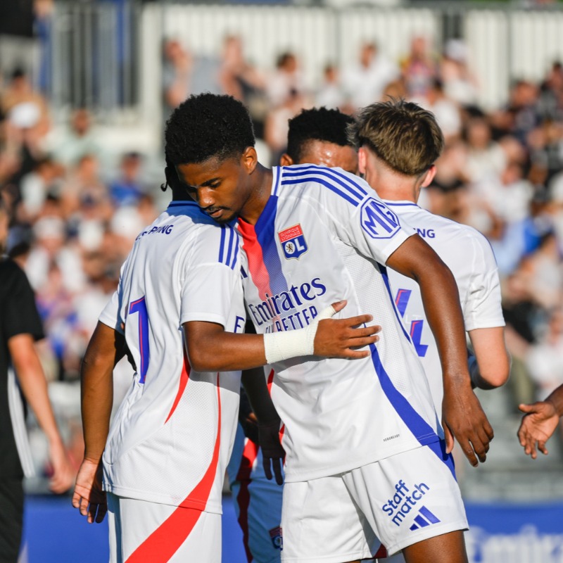OL's tweet photo. 𝑈𝑛𝑒 𝑝𝑟𝑒𝑚𝑖𝑒̀𝑟𝑒 𝑠𝑜𝑟𝑡𝑖𝑒 𝑟𝑒́𝑢𝑠𝑠𝑖𝑒 ☑👍
7⃣-0⃣ #OLCDFC 📸 @DamienLGphoto