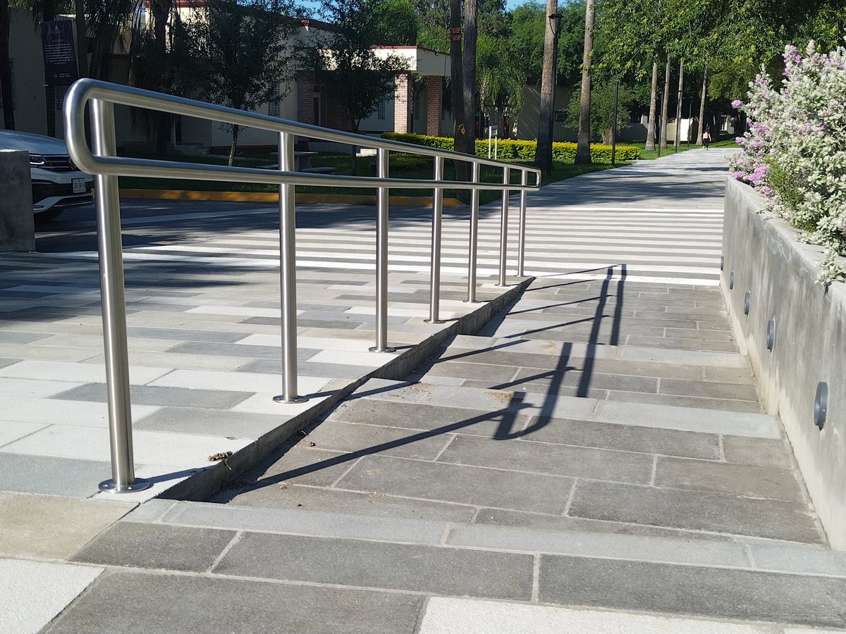 INGenHERRAJES's tweet photo. Pasamanos de inoxidable en #UniversidaddeMontemorelos
#NuevoLeón.
     Búscanos y dale like aquí:
               👇
https://t.co/nOfzpY7QmF https://t.co/W5TuhzBajW