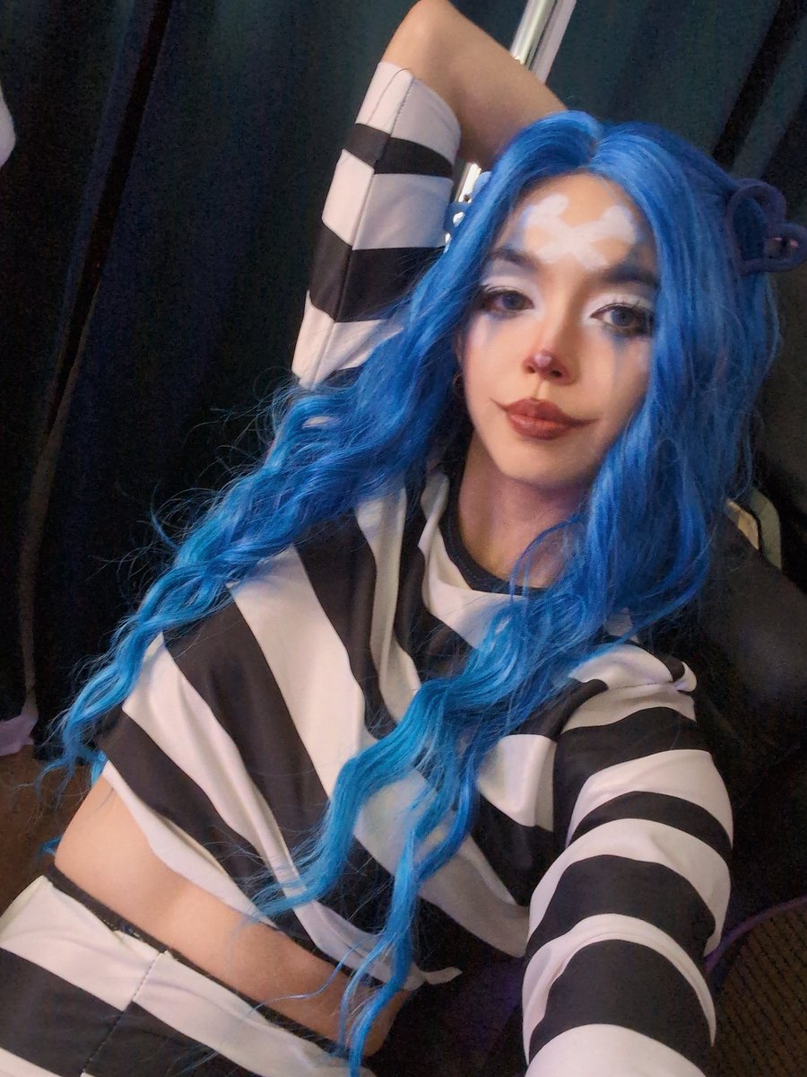 Tokidochi's tweet photo. Clown cosplaying as clown 🤡

Thank you for trusting the makeup process with me on stream! It was.. a long process hahaha 

#buggycosplay #onepiececosplay https://t.co/fMuaxKCxgp