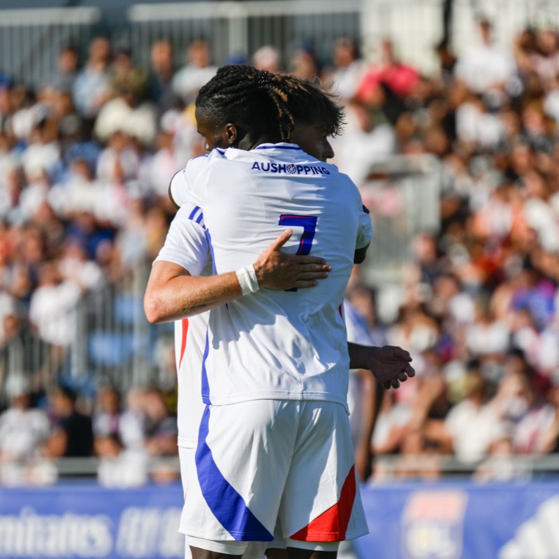 OL's tweet photo. 𝑈𝑛𝑒 𝑝𝑟𝑒𝑚𝑖𝑒̀𝑟𝑒 𝑠𝑜𝑟𝑡𝑖𝑒 𝑟𝑒́𝑢𝑠𝑠𝑖𝑒 ☑👍
7⃣-0⃣ #OLCDFC 📸 @DamienLGphoto