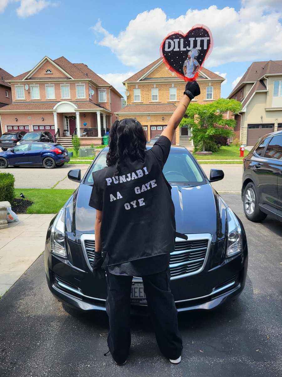 just_kanu's tweet photo. punjabi aa gaye oyeeee
#DILLUMINATI @diljitdosanjh https://t.co/Rv7K7WWa3F