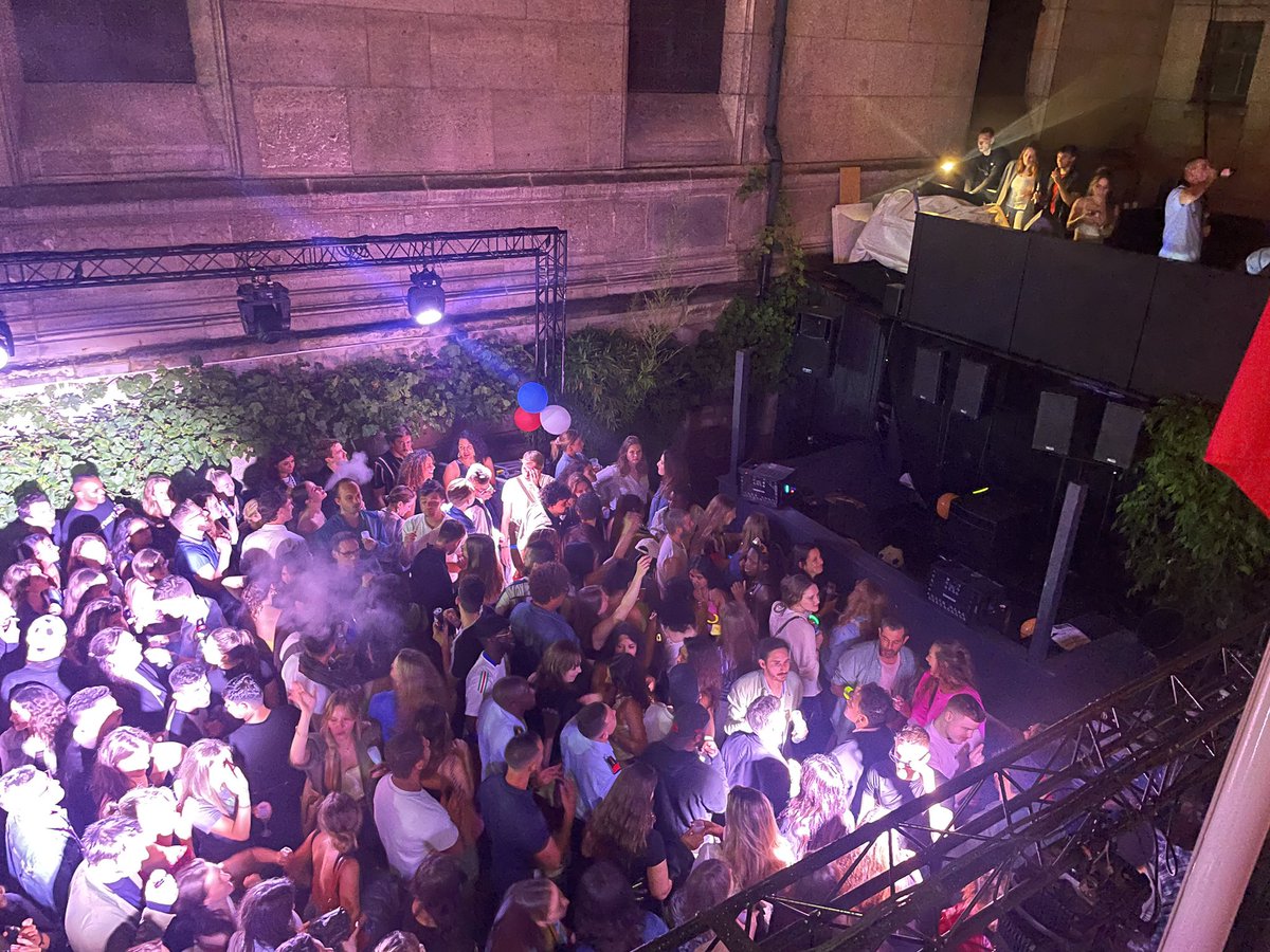 Fr_Bechieau's tweet image. Fantastique Bal des Pompiers de #Paris à la Caserne #Bitche dans le #19e ! Bon #14Juillet à toutes et tous ! #Paris #Paris19 #14Juillet2024 #République #Liberté #Égalité #Fraternité #pompier @Paris @PompiersParis @Paris19e 🇫🇷🇫🇷🇫🇷