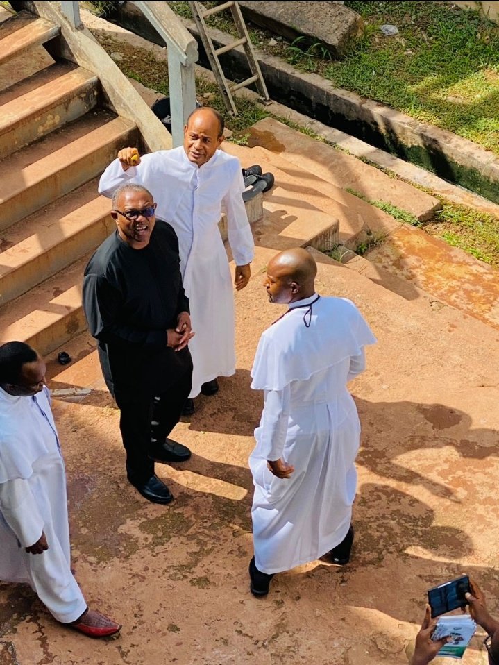 paschalisdube's tweet photo. He still goes silently doing good.
Please give him a name.
Who knows here?
#Protest #NoIgbo #EmirSanusi https://t.co/y3Wo8AJXer