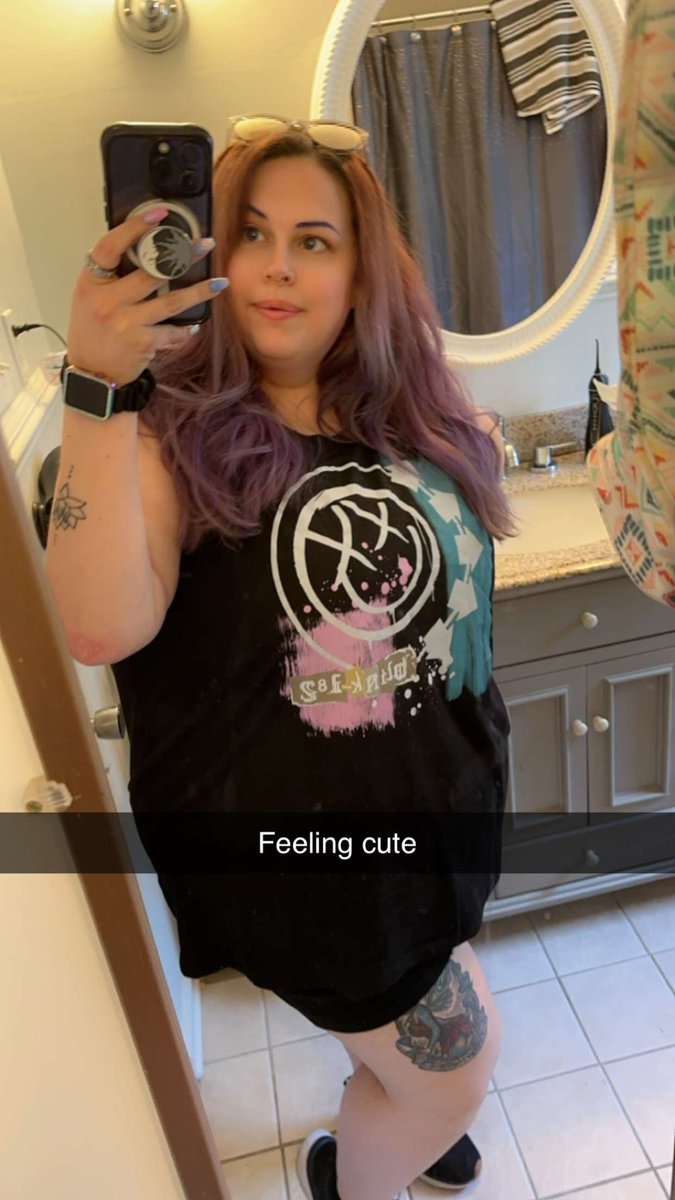 TinkerHell1020's tweet image. Haven’t posted much here lately, soooo here’s some content. 😂

#FeltCuteMightDeleteLater
#DrinkWithTink
#SummerDays #Blink182 #Torrid