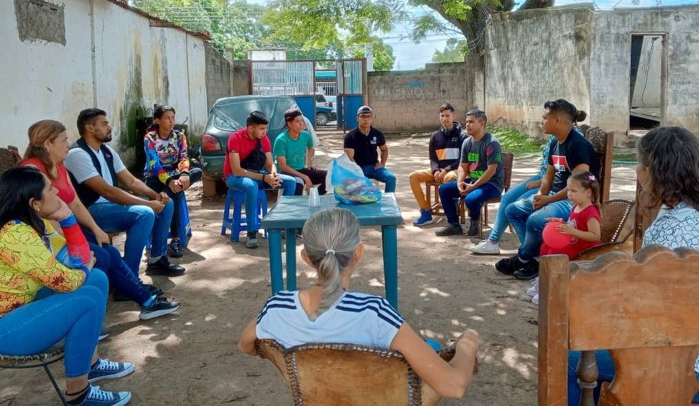 En el mpio. Piar con la presencia del Resp. De Formación <a href="/OrienteMRT_/">Bloque_OrienteMRT</a> <a href="/tupafarias/">Jesús Javier Farias★</a> y el Resp. Nal. De Obreros y Trabajadores del Campo <a href="/ChristoferRuben/">Rubén Christofer</a>, en conversatorio entre simpatizantes, colaboradores y militancia, de la coyuntura política y consolidar el #VotoTupamaro el #28J