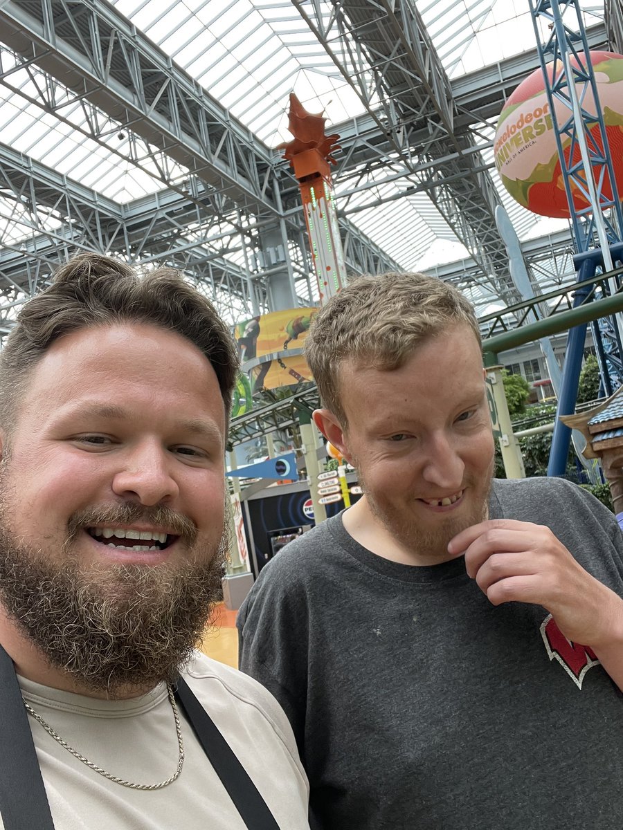 Mr. Moon tweet media