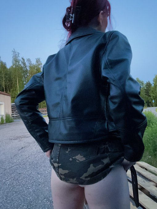 Oops wanna see what is under my #miniskirt ? 😈   #of @ sarasusannie #SUPERSALE FOR FEW FIRST NOW ON MY<a href="/tag/miniskirt"class="tags">#miniskirt</a><a href="/tag/snapchat"class="tags"><span>#snapchat</span></a><a href="/tag/redhead"class="tags"><span>#redhead</span></a><a href="/tag/ass"class="tags"><span>#ass</span></a><a href="/tag/finland"class="tags"><span>#finland</span></a><a href="/tag/evening"class="tags"><span>#evening</span></a><a href="/tag/outside"class="tags"><span>#outside</span></a>