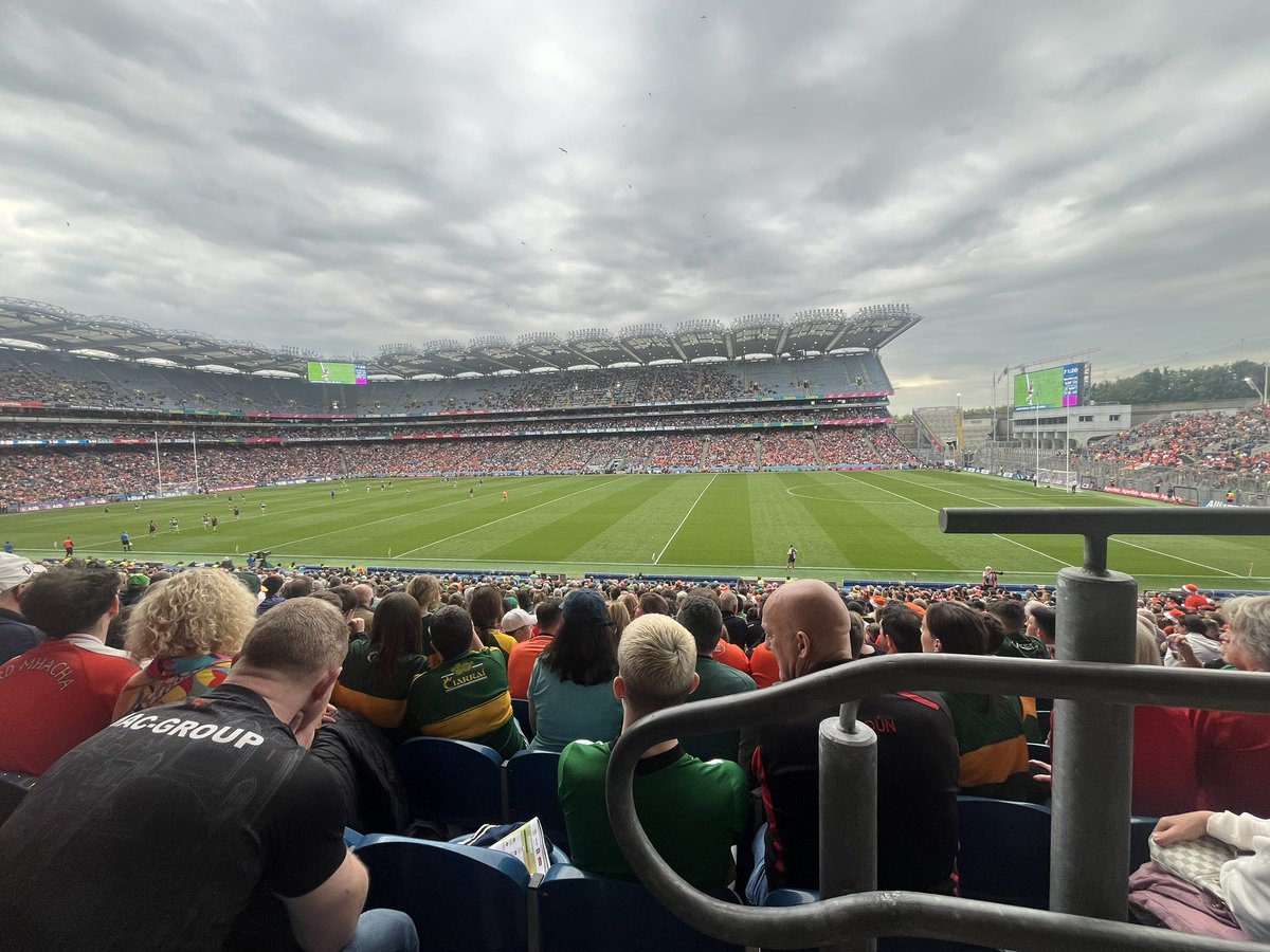 saoirseenright's tweet photo. Tough day at the office #ourma 💚💛 https://t.co/kmnyZn6OdP