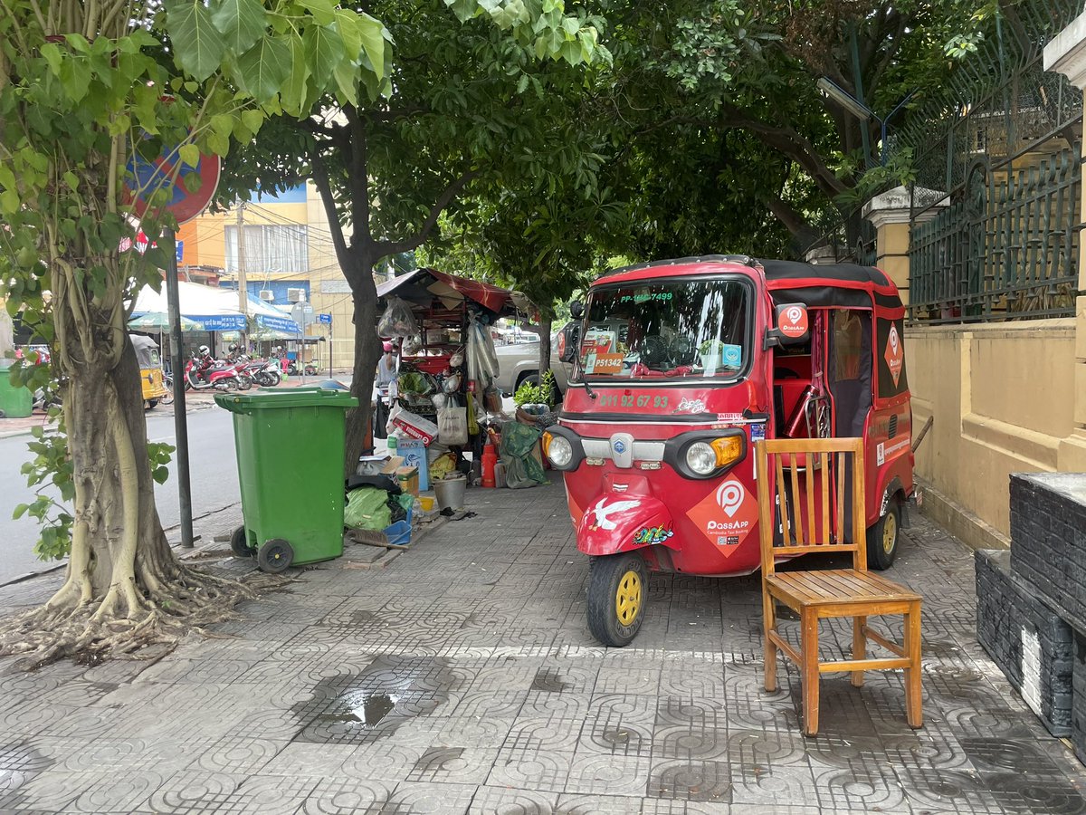 ff_tomoco's tweet image. トランジットミスを乗り越えてカンボジア到着！
平均年齢が26歳、街にパワーがあります