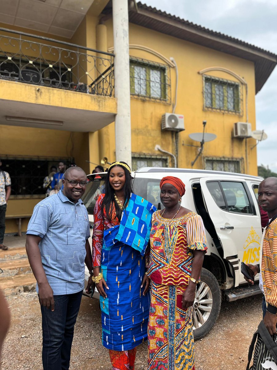 missCi2024's tweet photo. "Man Alloa", reine mère, reine fondatrice. C’est ainsi que j’ai été baptisée après avoir reçu la clé de la ville

Je tiens à exprimer toute ma gratitude envers les habitants et les autorités d'Aboisso. Leur accueil, leur amour et leur respect m'ont profondément touchée. https://t.co/wBgGlxqdFZ