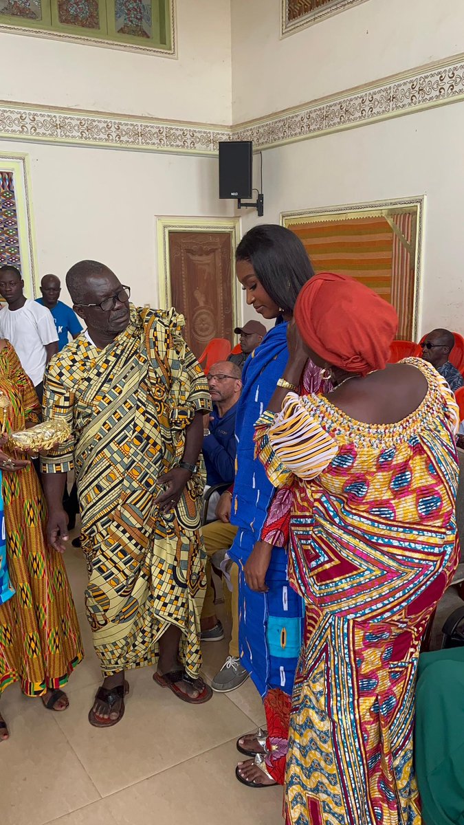 missCi2024's tweet photo. "Man Alloa", reine mère, reine fondatrice. C’est ainsi que j’ai été baptisée après avoir reçu la clé de la ville

Je tiens à exprimer toute ma gratitude envers les habitants et les autorités d'Aboisso. Leur accueil, leur amour et leur respect m'ont profondément touchée. https://t.co/wBgGlxqdFZ