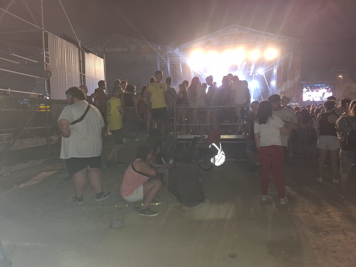 xfkt_21's tweet photo. Gran organitzacio de @PirataFestival #IroniaModeOn #BeDeTolerància https://t.co/N0u4LgO19d