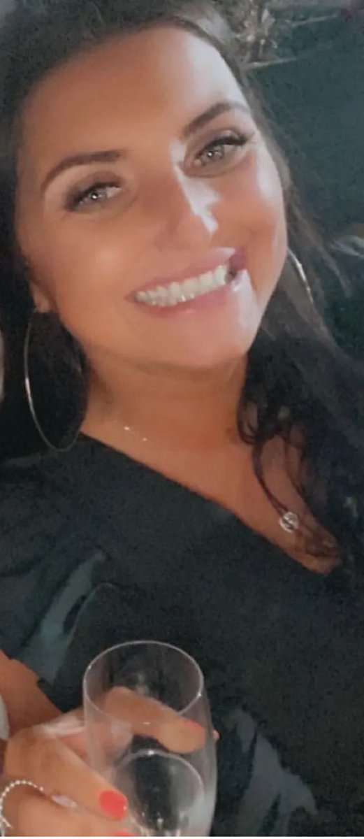 shell9876's tweet image. Living my life like it’s golden 👑