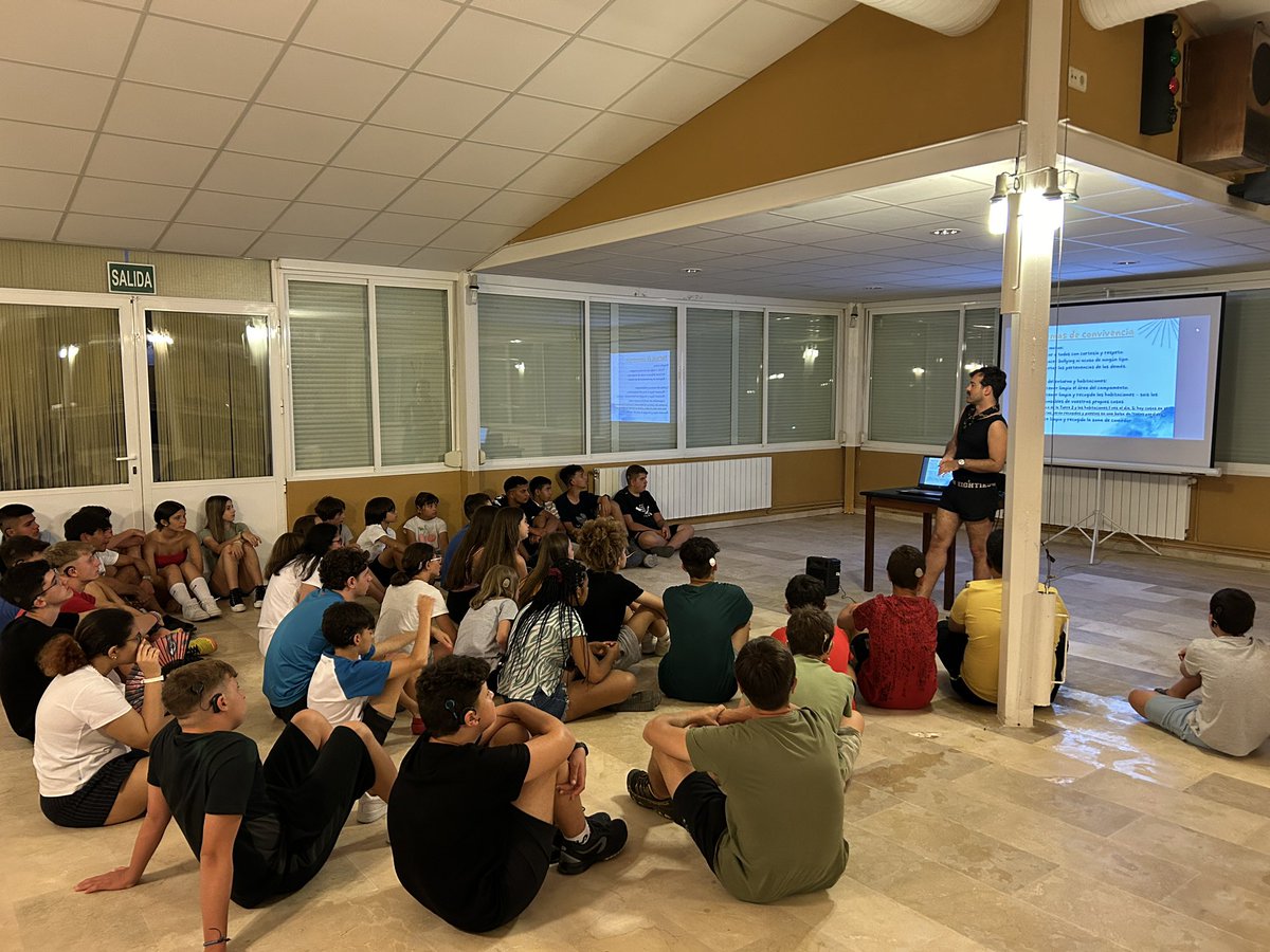 federacionaice's tweet photo. Primer día superado en #NaturalSchoolToledo en #Cuerva, nuestra casa para los próximos días. 🏡✨ Nos hemos conocido, hemos visto nuestras habitaciones, merendado, jugado al minigolf y ¡una sesión de piscina. ¡Mañana sigue la aventura!
#ImplanteCoclear #CampAICE #DisCapacidad https://t.co/MRhGI4a5Tt