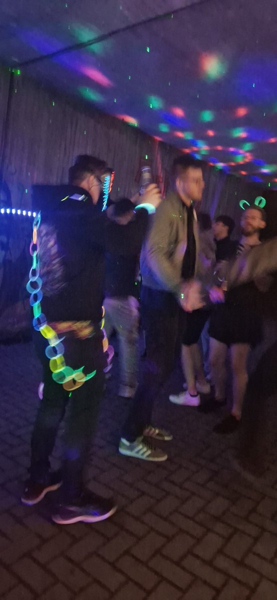 Freiheit auf einem rave mit freunden >>>>