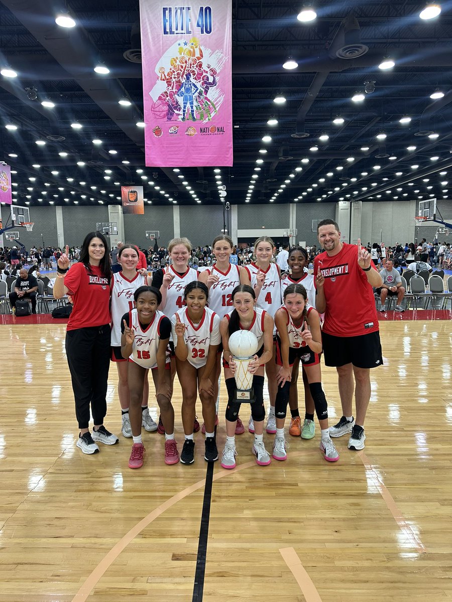 TMoseley2029's tweet photo. Run 4 the Roses Champs!! https://t.co/nEWZok9ZTu