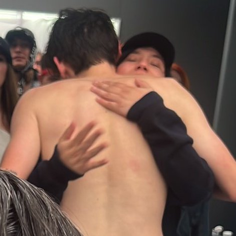 Quackity abrazando a Osvaldo ❤️‍🩹