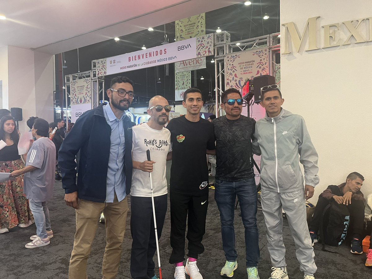 MigueRongoRongo's tweet photo. ¡Todo listo amigas y amigos para la competencia de mañana! 🧑🏻‍🦯🏃🏽‍♂️Ya tenemos número, vamos con el 89, y saldremos en el primer contingente a las 5:55 AM. Medio Maratón de la Ciudad de México BBVA 
Gracias a todos por estar al pendiente 😎 https://t.co/JF8mD0YO5e