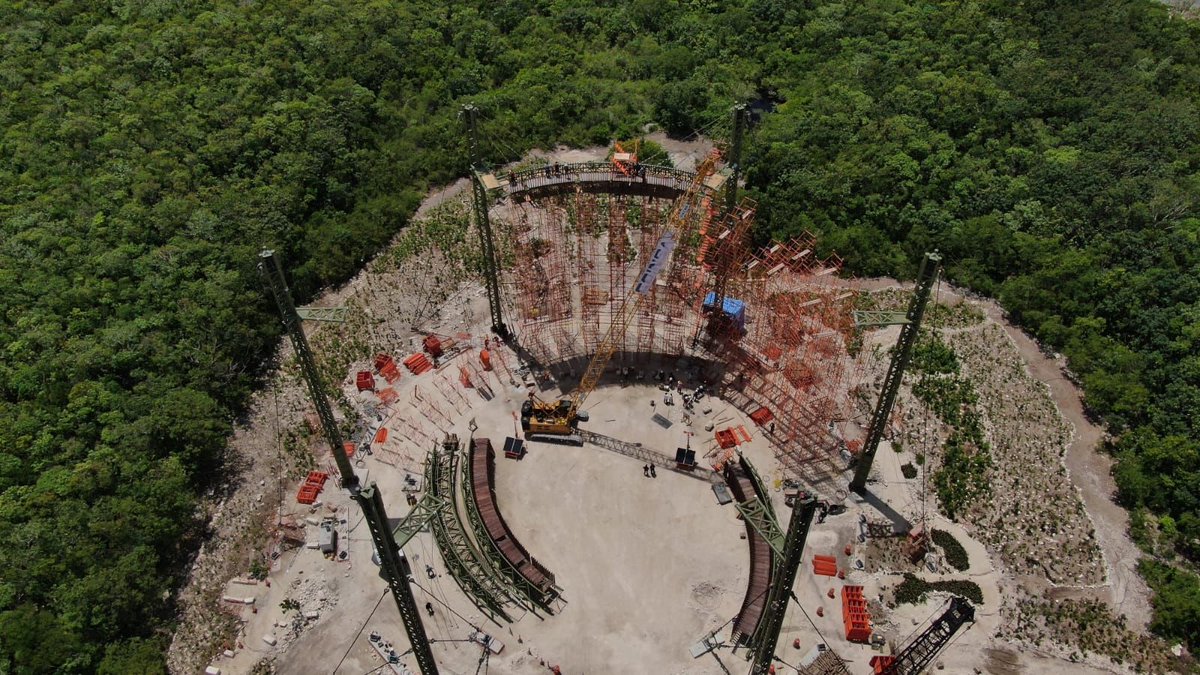 SEDATU_mx's tweet photo. El trabajo en territorio avanza y se consolida con el Programa de #MejoramientoUrbano.
El secretario @MeyerFalcon supervisó la construcción de las torres de avistamiento desde las que podrás disfrutar desde las alturas el #ParqueDelJaguar🐆en Tulum, #QuintanaRoo.
#TulumLate❤️ https://t.co/3RBfkd5mDh