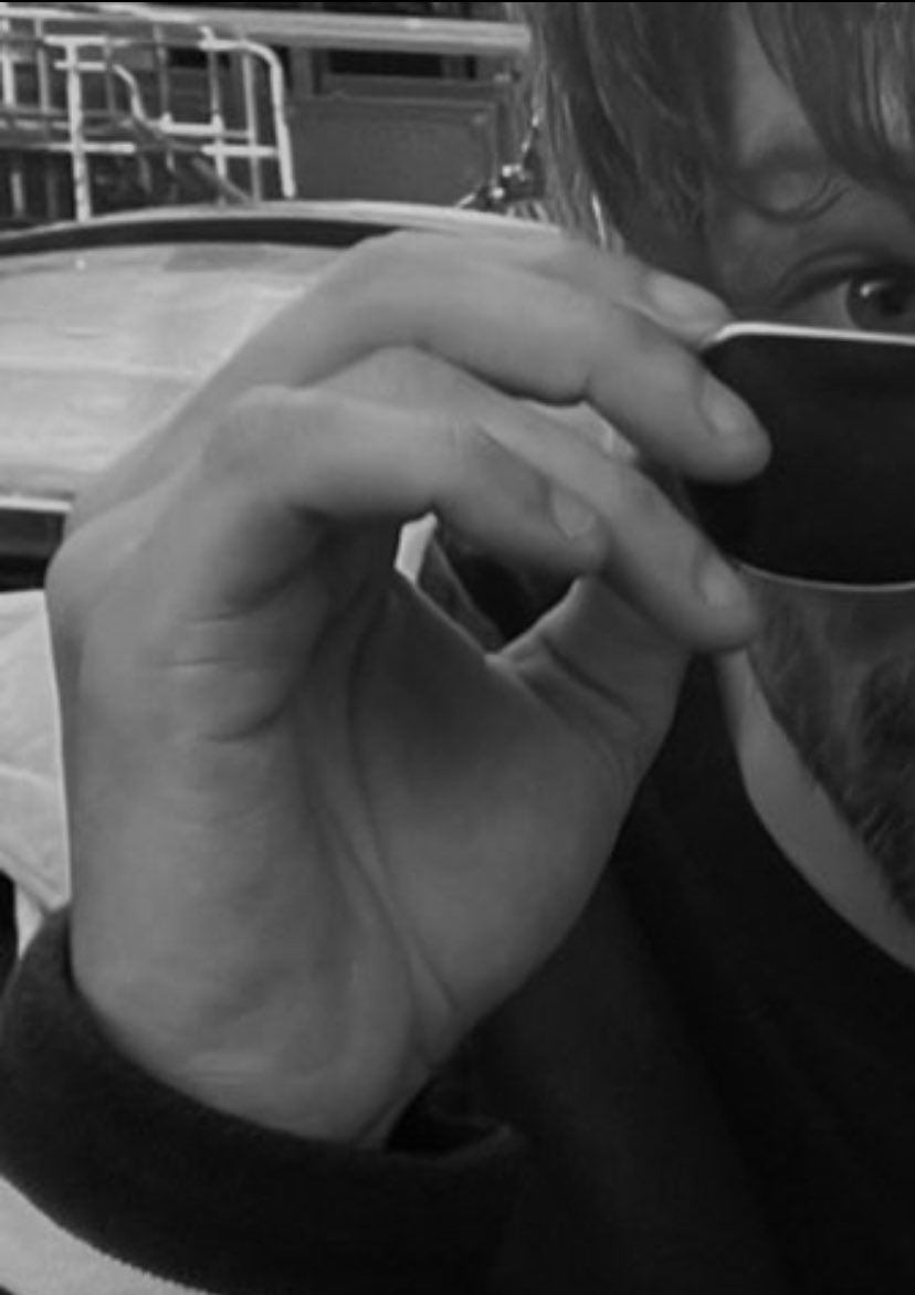 louis hands bot (@lwthandsbot) on Twitter photo 