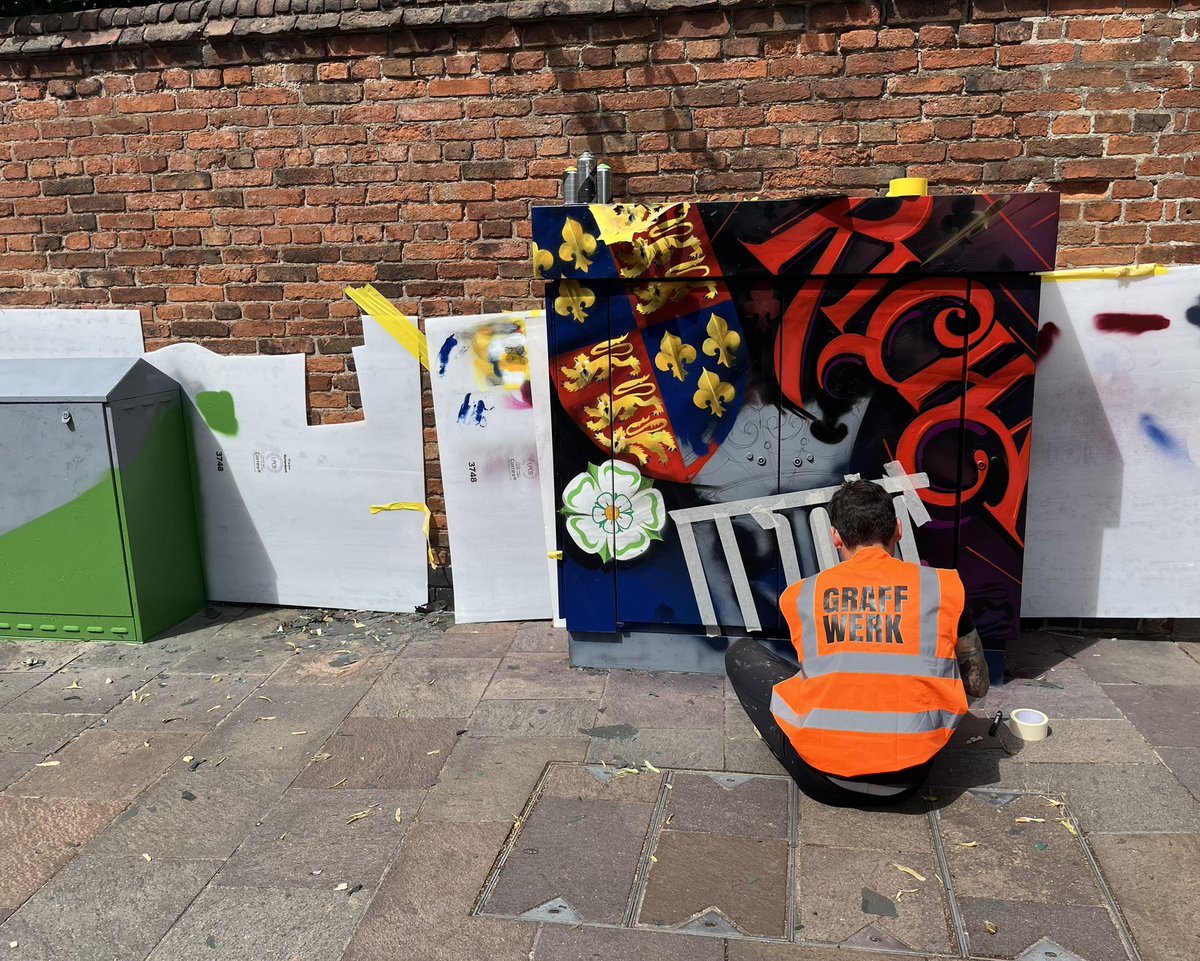 Kaiser_Philhelm's tweet photo. Graffiti Artist Wing Lo #Graffwerks #BringThePaint #BlueTowerMural is giving the junction boxes outside the @KRIIICentre and @visit_leicester a facelift, all thanks to @BIDLeicester, weather permitting they should be finished this weekend. https://t.co/38A9CmNjAP