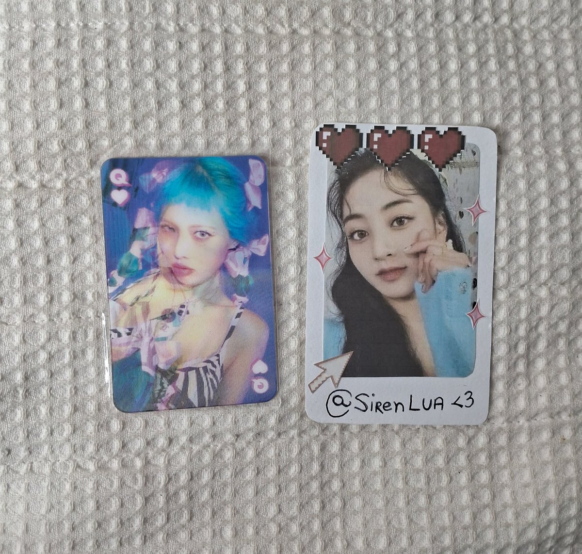 SirenLua's tweet photo. TROCA 
 
• Troco lenticular 1+1=1 
• Tenho Hyuna, quero do Dawn
• no momento somente troca https://t.co/BeJx3Ro6ks