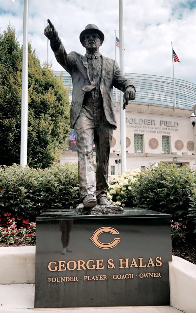 What a legend!!! <a href="/ChicagoBears/">Chicago Bears</a> #DaBears #beardown