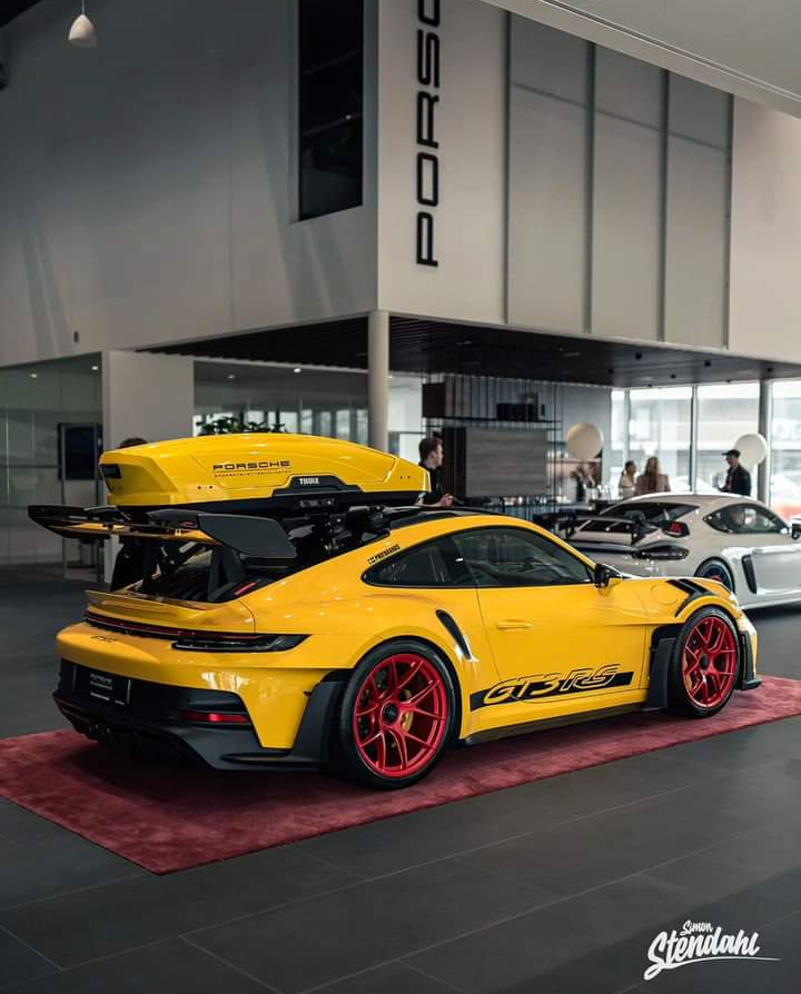 #Porsche 💛❤️