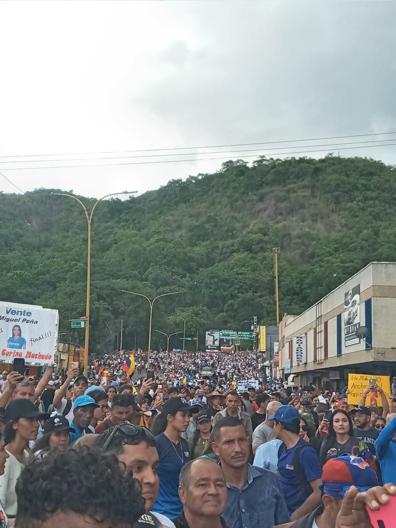 Los ADecos presente en este momento histórico en Carabobo, La AD en Resistencia, con sus dirigentes Nacionales, Regionales, Municipales y parroquiales.