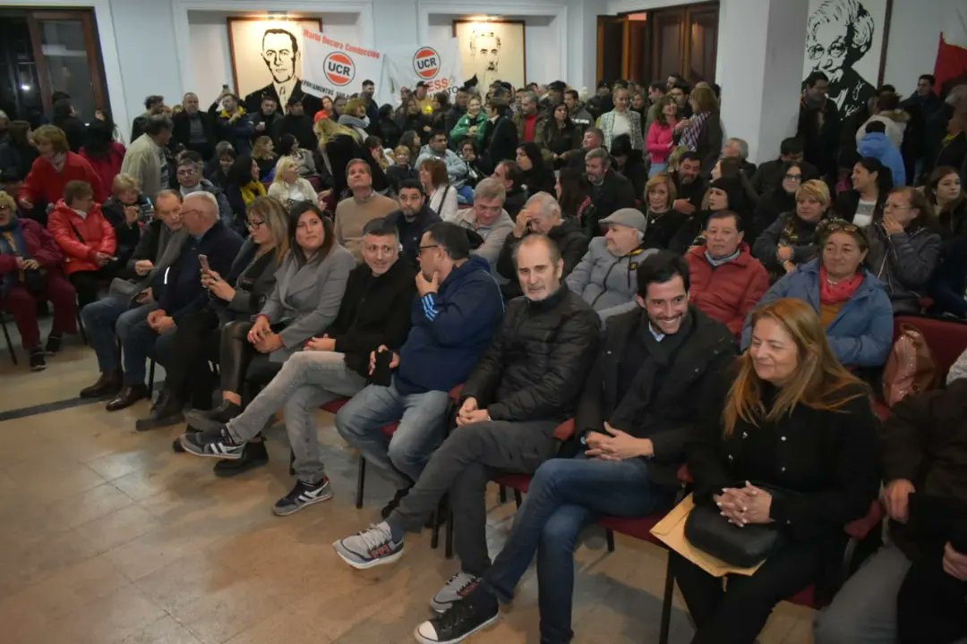 Radicalismoacba's tweet photo. Celebramos los debates Abiertos en Nuestra Casa, gracias por la Invitación, hay que Fortalecer la Democracia Interna de la Unión Cívica Radical. https://t.co/jxH5njd04p