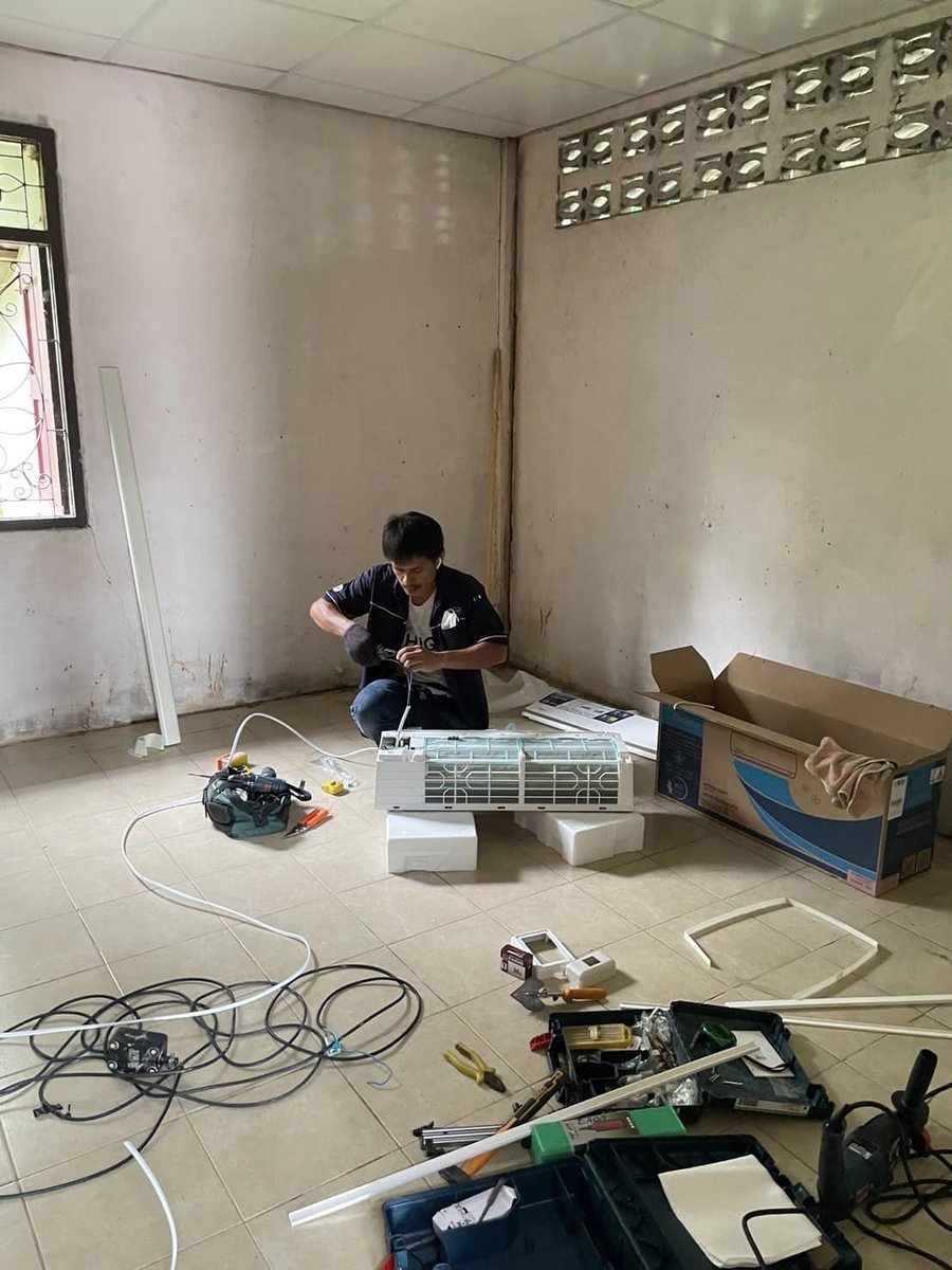 CCRdiver's tweet photo. I would like to say "Thank You" that have helped and donated to the small church here in Sawi. The church has had a increase in children attending.  A new ceiling and air conditioner was just installed to create a bible study and playroom for the kids. https://t.co/ZoCf2sn5ab