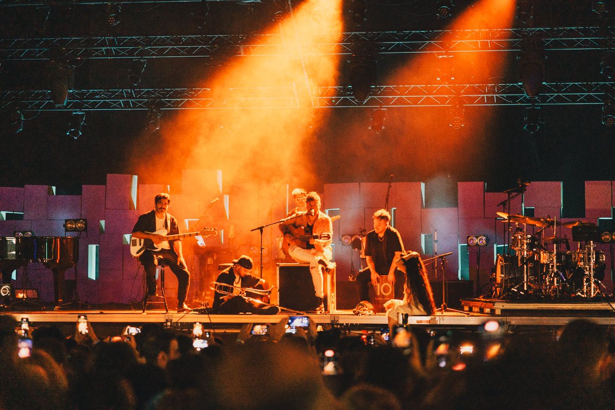 "Esta noche, <a href="/pablolopezmusic/">Pablo López</a> ha estado absolutamente espectacular, dejando al público completamente emocionado. 

La energía y la conexión que Pablo tiene con su público es algo mágico ✨✨

Nos ha emocionado con cada tema, creando una experiencia única 🫶🏼
📸<a href="/rodrigomarquez_/">Rodrigo Marques</a>"