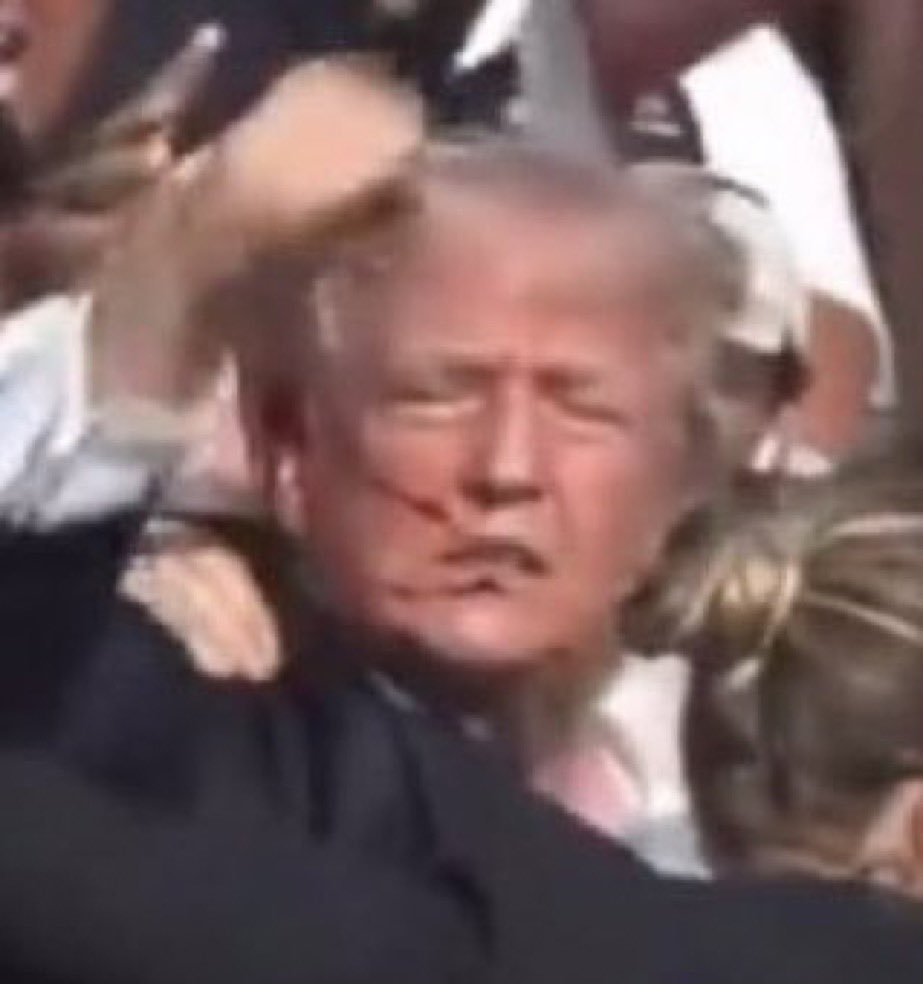 CubanOnlyTrump's tweet image. BREAKING NEWS JUST ANNOUNCED:  

Pray so hard for President Trump. 

Someone just tried to assassinate Trump at the Trump rally in Pennsylvania. 

Gunshots fired. I am crying my eyes out. I hope he is ok.