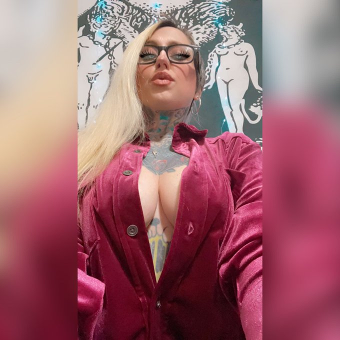 I&rsquo;ve got 12 spots let on my sale https://t.co/BNJSNRiNaG join now get a free Audio @90s_AdultStars https://t